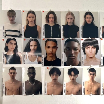 A cover of "Messsin cast" cluster. The owner is tigelinhaestudio. The cluster consists of 26 elements.