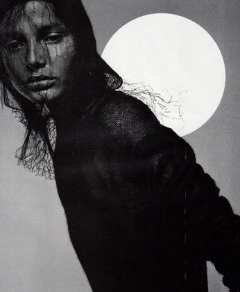 A cover of "shaped" cluster. The owner is visualsbykyro. The cluster consists of 4 elements.