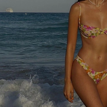 A cover of "feeling beachy" cluster. The owner is http.cherub. The cluster consists of 153 elements.