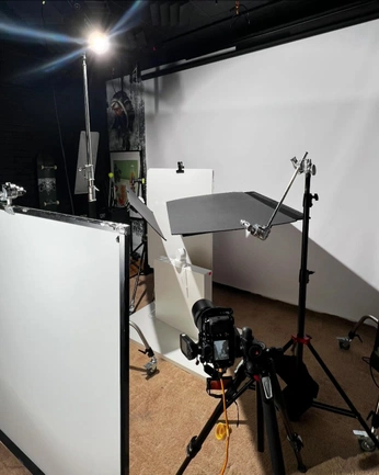 A cover of "Lights - PRODUCT" cluster. The owner is luchodelaribera. The cluster consists of 4 elements.