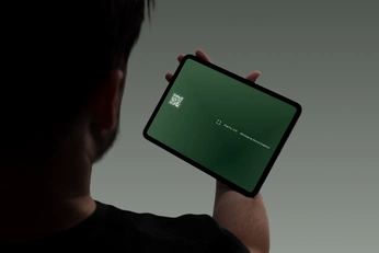 A cover of "iPad Pro with color" cluster. The owner is devicegraphics. The cluster description is "iPad Pro Collection by Device.Graphics™ with a green background". The cluster consists of 39 elements.