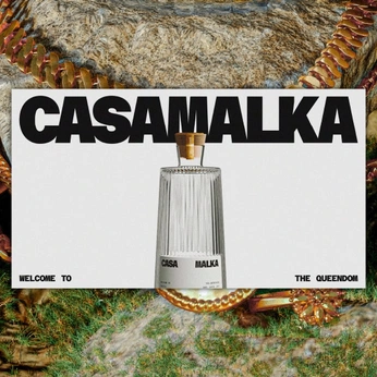 A cover of "Bottle" cluster. The owner is tarayeoman. The cluster consists of 14 elements.