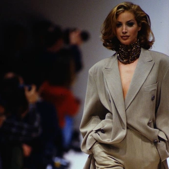 A cover of "RUNWAY" cluster. The owner is esthergreenwood. The cluster consists of 47 elements.