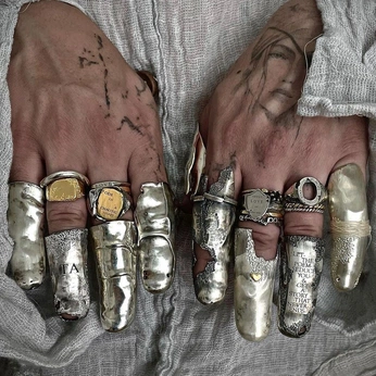 A cover of "«strange adornments»" cluster. The owner is rosheai. The cluster consists of 49 elements.