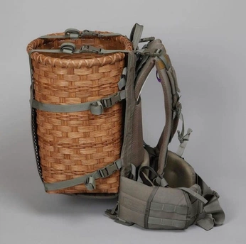 A cover of "Carrygami" cluster. The owner is metalrabbits. The cluster consists of 2 elements.