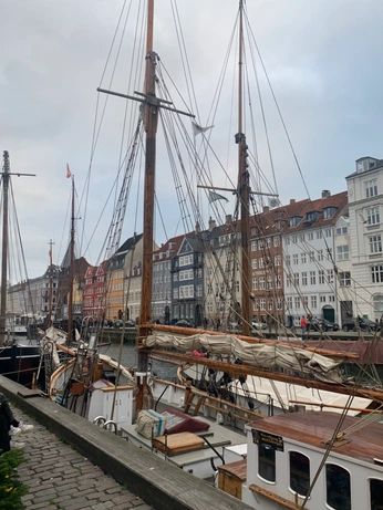 A cover of "HAFEN" cluster. The owner is 26864113567. The cluster consists of 14 elements.