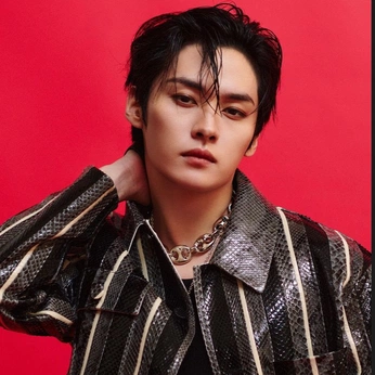 A cover of "Lee know" cluster. The owner is forgetful.cherry. The cluster consists of 7 elements.