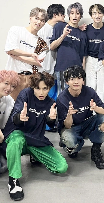 A cover of "ONO" cluster. The owner is feralgremlin. The cluster consists of 372 elements.