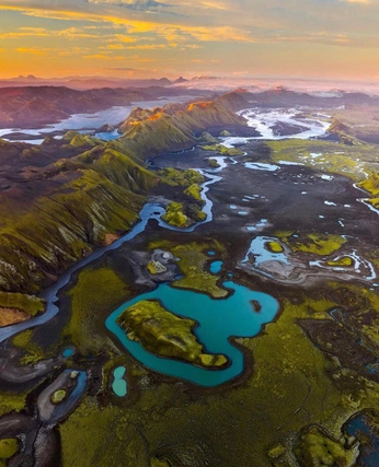 A cover of "mos" cluster. The owner is mncb0z. The cluster consists of 35 elements.