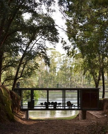 A cover of "Homes in Nature" cluster. The owner is cristiancruz. The cluster consists of 1 element.