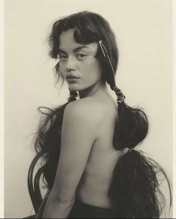 A cover of "HUMAN" cluster. The owner is milansikkel. The cluster consists of 4 elements.