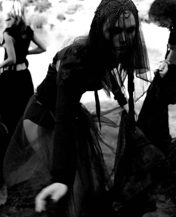 A cover of "Goth" cluster. The owner is cairlock. The cluster consists of 9 elements.