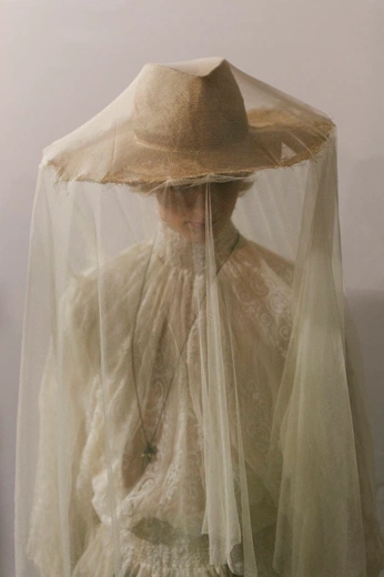 A cover of "BISOUS COSTUME" cluster. The owner is sv3tlana. The cluster consists of 17 elements.