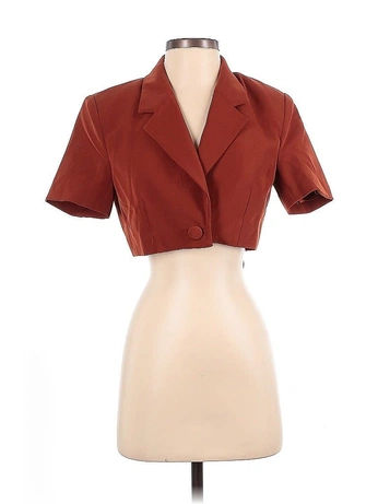 A cover of "Austers Closet" cluster. The owner is woodlandfann. The cluster consists of 26 elements.