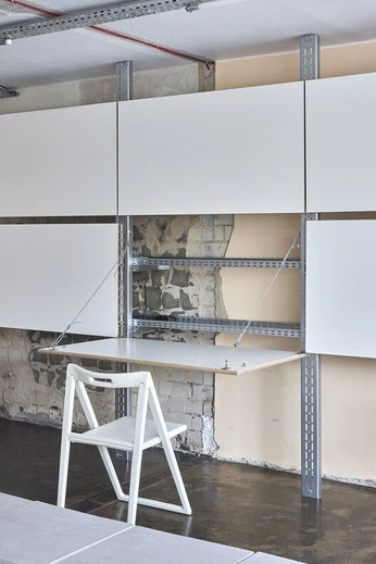 A cover of "Folding tables" cluster. The owner is jeunegilles. The cluster consists of 4 elements.