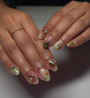 A cover of "Nails" cluster. The owner is liv.mcc. The cluster consists of 1 element.