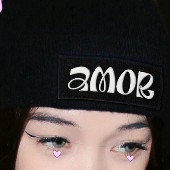 A cover of "Amor Propio" cluster. The owner is giselleuriza. The cluster description is "lettering e ilustración". The cluster consists of 7 elements.