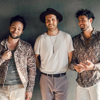 A cover of "Raynes Visual Dump" cluster. The owner is bohnd. The cluster description is "This is the home for all visual inspo. ". The cluster consists of 112 elements. 4 create it.