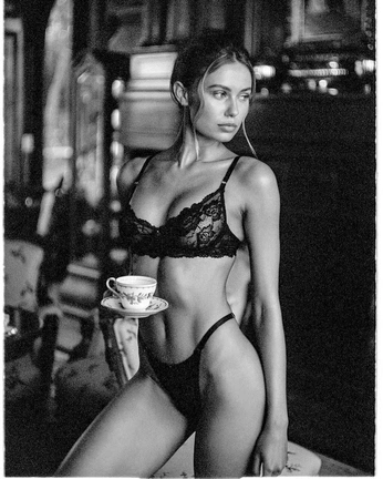 A cover of "Portret Lifestyle" cluster. The owner is arturvonlupu. The cluster consists of 5 elements.