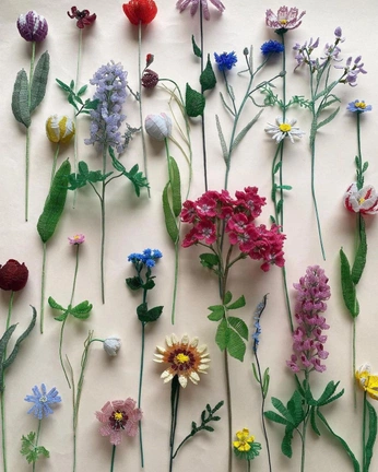 A cover of "flowers" cluster. The owner is claryfrayy. The cluster consists of 16 elements.