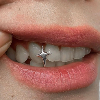 A cover of "body accessories" cluster. The owner is jennyq. The cluster description is "Tatoo &teeth& accessories". The cluster consists of 1 element.