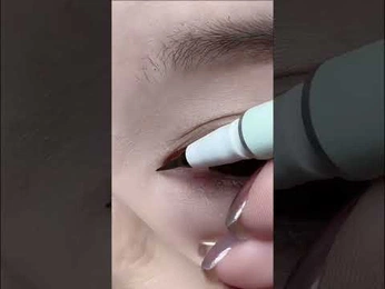 A cover of "Makeup" cluster. The owner is catcat. The cluster consists of 3 elements.