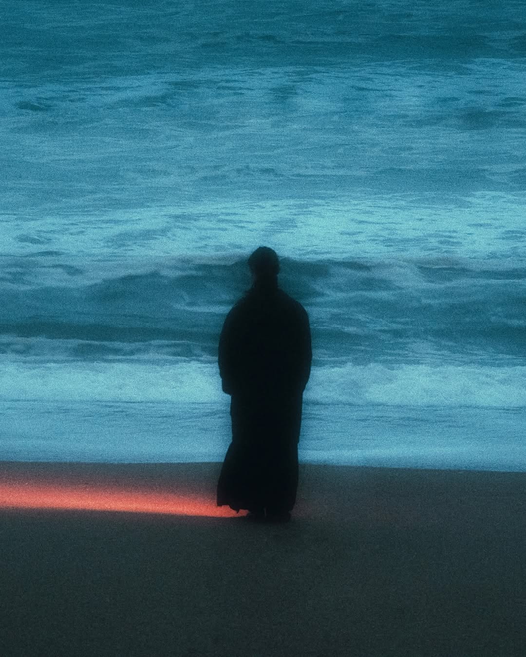 An Instagram  post added on Mar 11, 2025. The author is @rafaell.e. May present: sea.