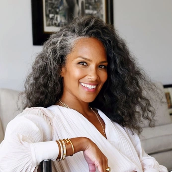 A cover of "black female" cluster. The owner is aaronavont. The cluster consists of 3 elements.