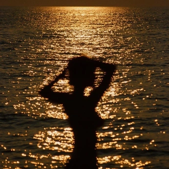 A cover of "aaesthetihues" cluster. The owner is leihanahmw. The cluster consists of 143 elements.