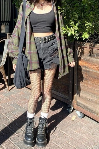 A cover of "Alternative Clothing" cluster. The owner is underthesycamore. The cluster consists of 9 elements.