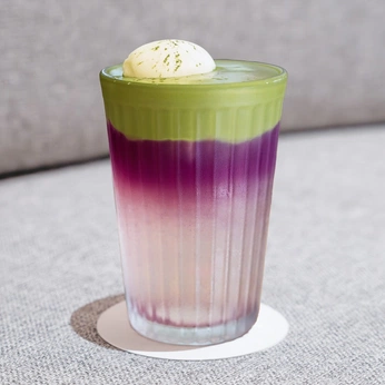 A cover of "Flotee" cluster. The owner is deadelia. The cluster consists of 69 elements.