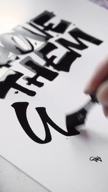 A cover of "CALIGRAPHIA" cluster. The owner is paulocamarggo. The cluster consists of 2 elements.