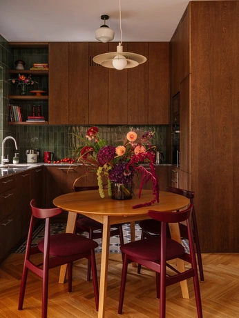 A cover of "homes" cluster. The owner is sadiewadie. The cluster consists of 6 elements.