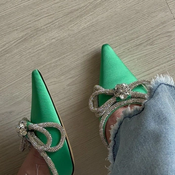 A cover of "High heels" cluster. The owner is artemissdgvh. The cluster consists of 7 elements.