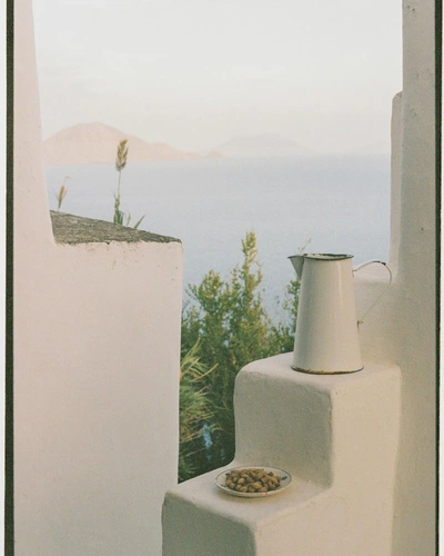 An Instagram carousel post added by nn4nk1 on May 17, 2024. The author is @anne_lauer.