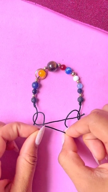 A cover of "bead bracelets" cluster. The owner is pareidolia. The cluster consists of 4 elements.