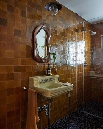 A cover of "🪑" cluster. The owner is emmadvd. The cluster consists of 22 elements.