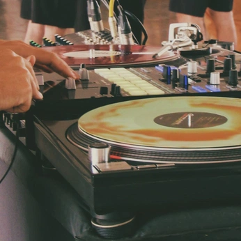 A cover of "Musicommon" cluster. The owner is jhomar.co. The cluster consists of 19 elements.