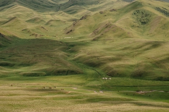 A cover of "innermongolia" cluster. The owner is habibpat. The cluster consists of 45 elements.