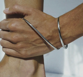 A cover of "Pose" cluster. The owner is melmomood. The cluster consists of 7 elements.