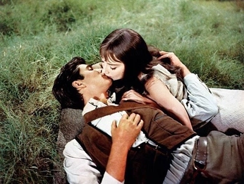 A cover of "M + D" cluster. The owner is laynibecker. The cluster consists of 32 elements.