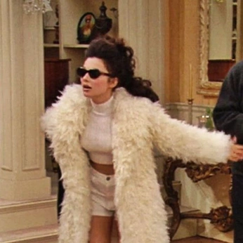 A cover of "daisy nelson" cluster. The owner is wysteriagrown. The cluster consists of 38 elements.