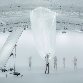 A cover of "people" cluster. The owner is greatbutters. The cluster consists of 33 elements.