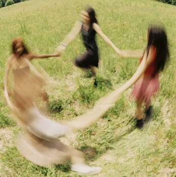 A cover of "refraining the model" cluster. The owner is eviemallett. The cluster consists of 9 elements.