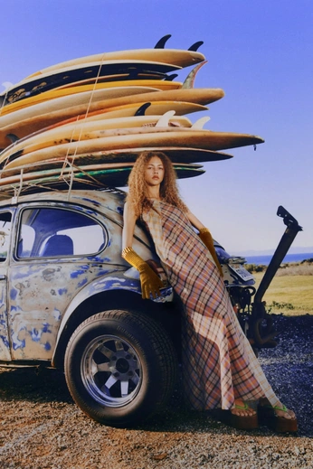 A cover of "SUMMER25" cluster. The owner is tina. The cluster consists of 44 elements.