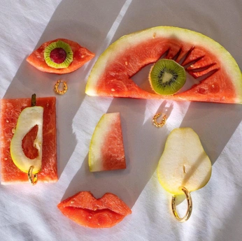 A cover of "Fendi Fruits" cluster. The owner is doroteacarloni. The cluster consists of 30 elements.