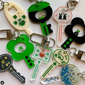 A cover of "int" cluster. The owner is punzoc0rtante. The cluster consists of 77 elements.