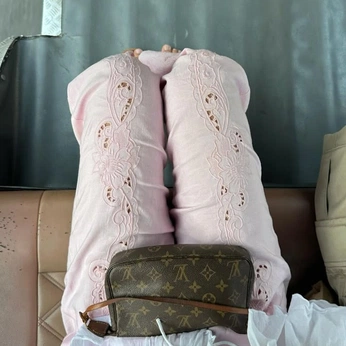 A cover of "Lacey Layers" cluster. The owner is markya. The cluster consists of 19 elements.