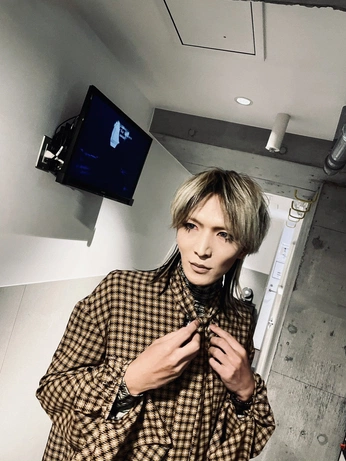 A cover of "uva" cluster. The owner is chamabanana. The cluster consists of 14 elements.