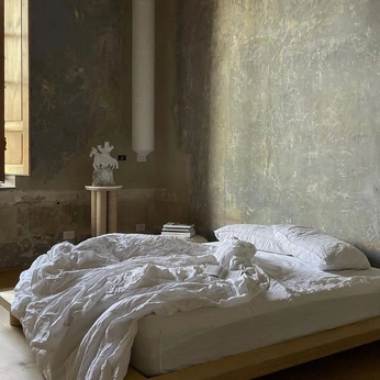 A cover of "INTERIOR" cluster. The owner is madene. The cluster consists of 8 elements.